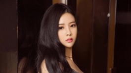 红裙美女生活照[720P]电影海报